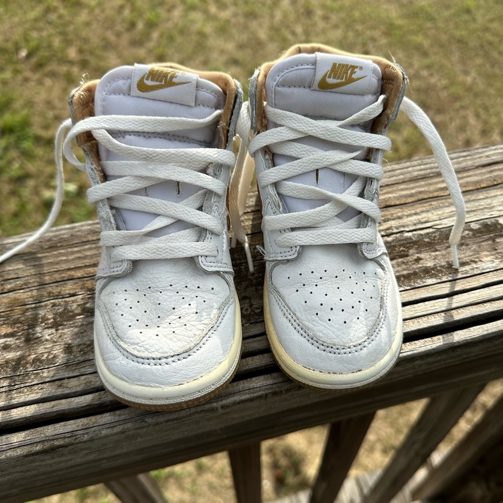 Nike White and Gold Sneakers Classic Design
